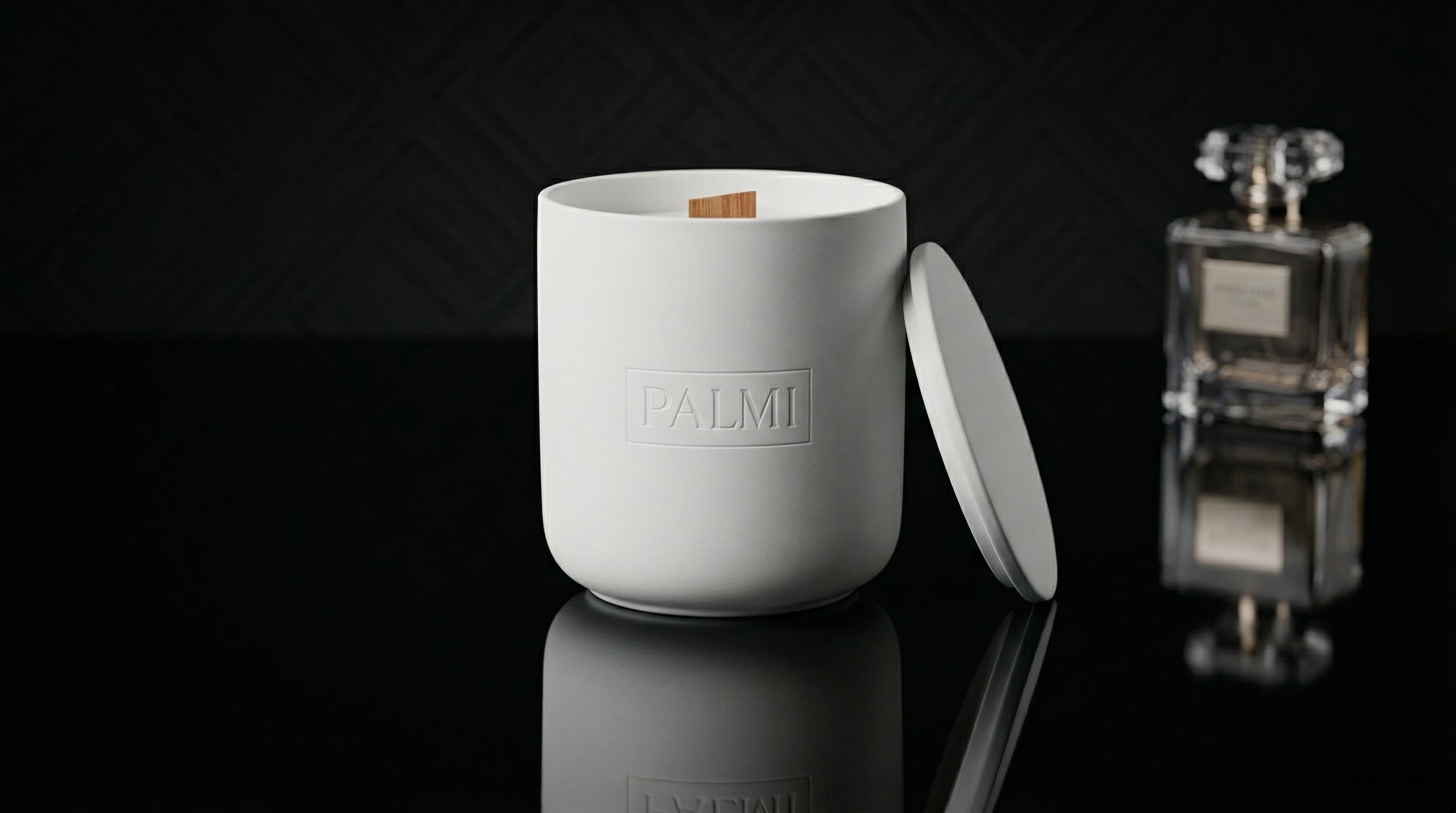 Calm Coconut – Keramik Luxus Duftkerze mit Holzdocht | PALMI